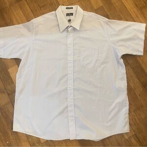 Pale Blue Short-Sleeve Casual Button-Down Shirt